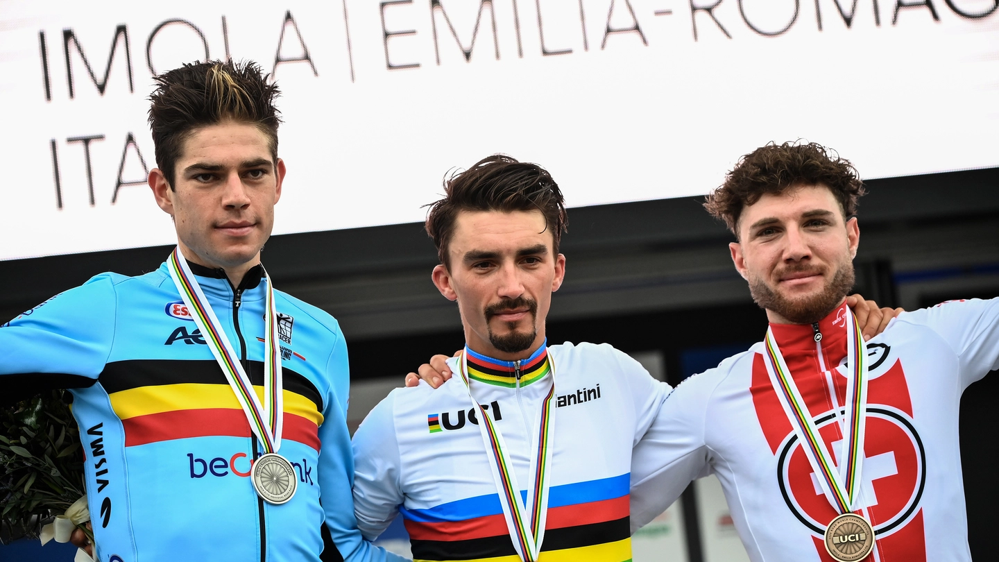 Ciclismo Elite: Wout van Aert secondo, Julian Alaphilippe primo e Marc Hirschi terzo -Ansa