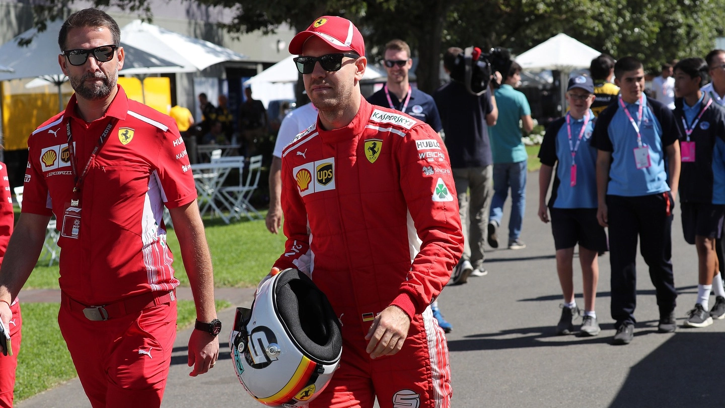 Vettel pronto a scendere in pista a Melbourne (Lapresse)