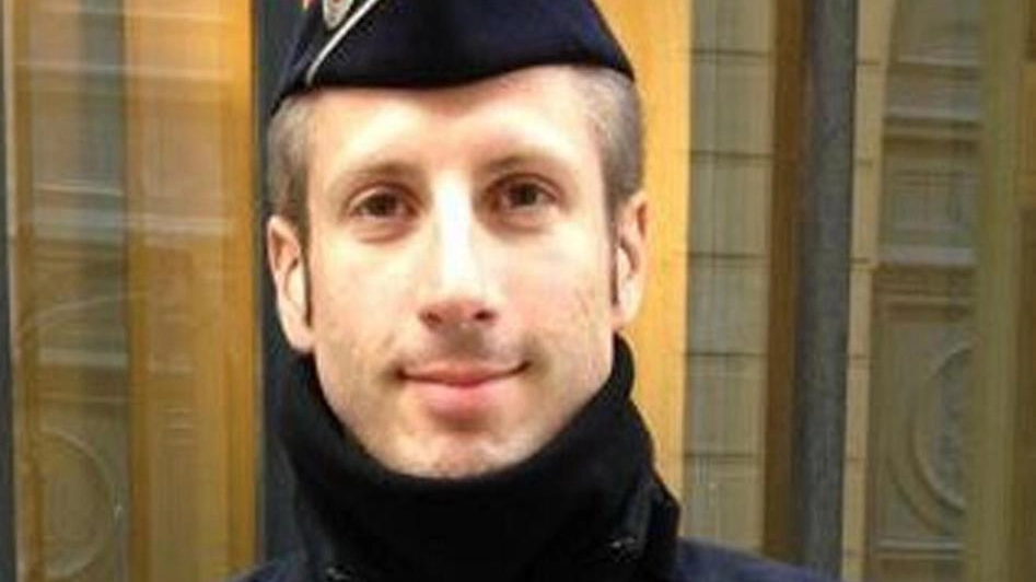 Xavier Jugele, il poliziotto ucciso a Parigi sugli Champs-Elysées (Ansa)
