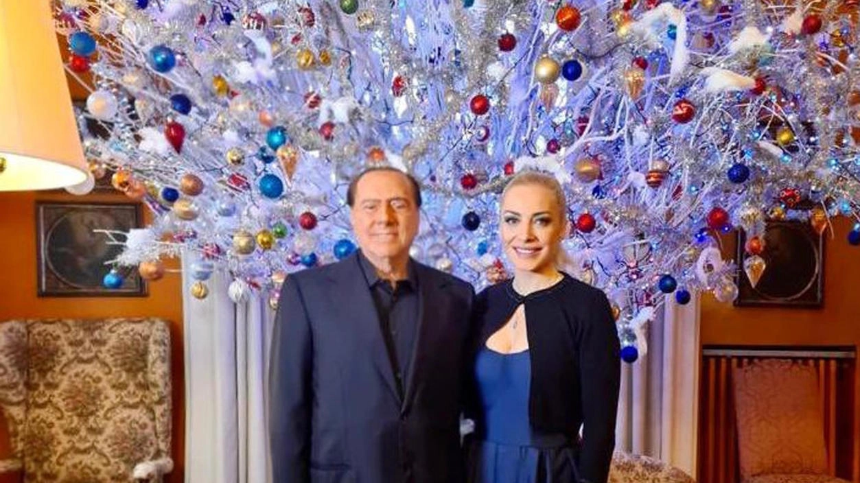 Silvio Berlusconi e la fidanzata Marta Fascina (Ansa)