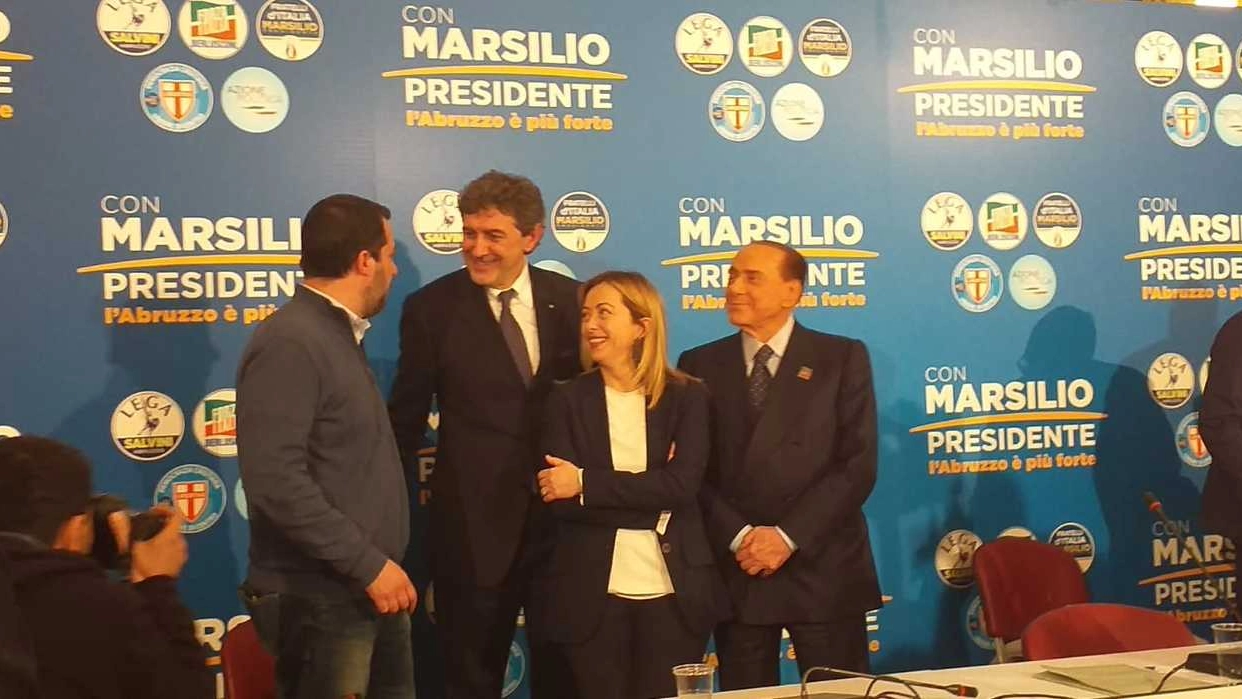 Salvini, Meloni e Berlusconi col candidato del centrodestra Marco Marsilio (Dire)