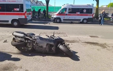 Napoli, incidente stradale: scooter contro muro, muore 45enne