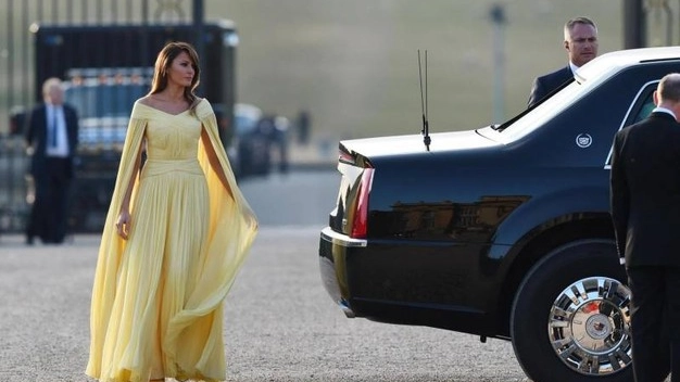 Melania Trump in giallo (Ansa)