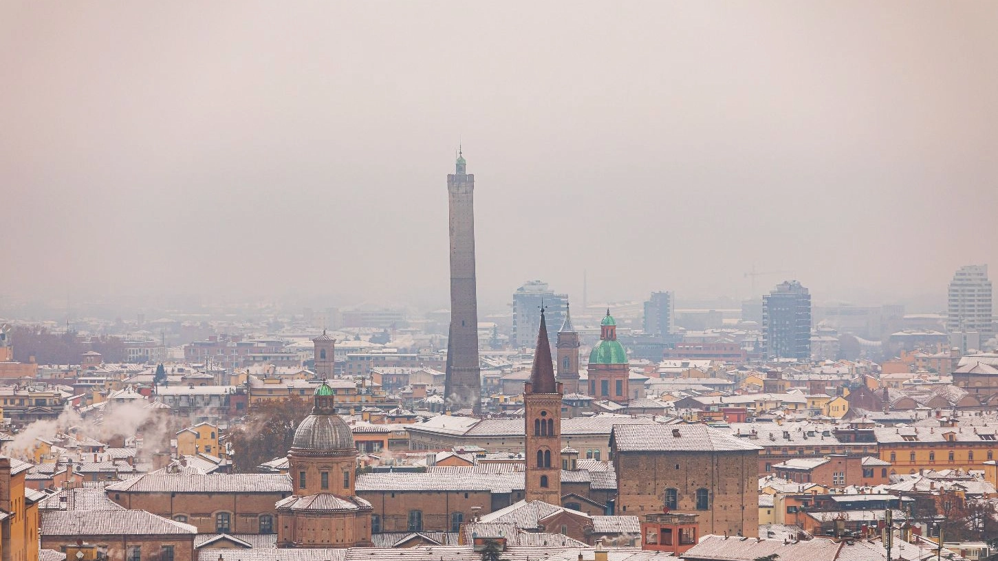 Meteo, la neve a Bologna (foto Schicchi)