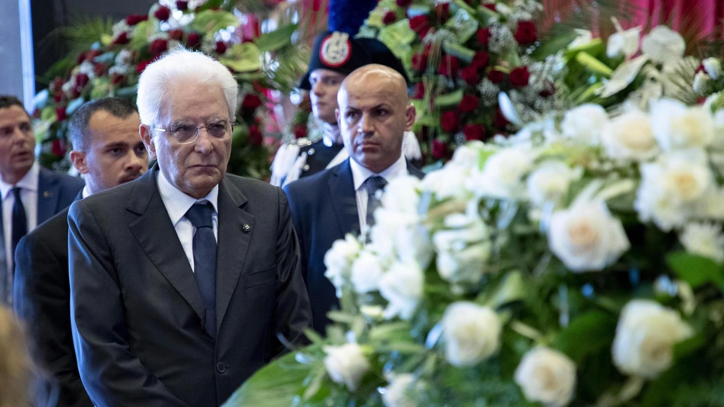 Il presidente Mattarella ai funerali di Stato delle vittime di Genova (Ansa)