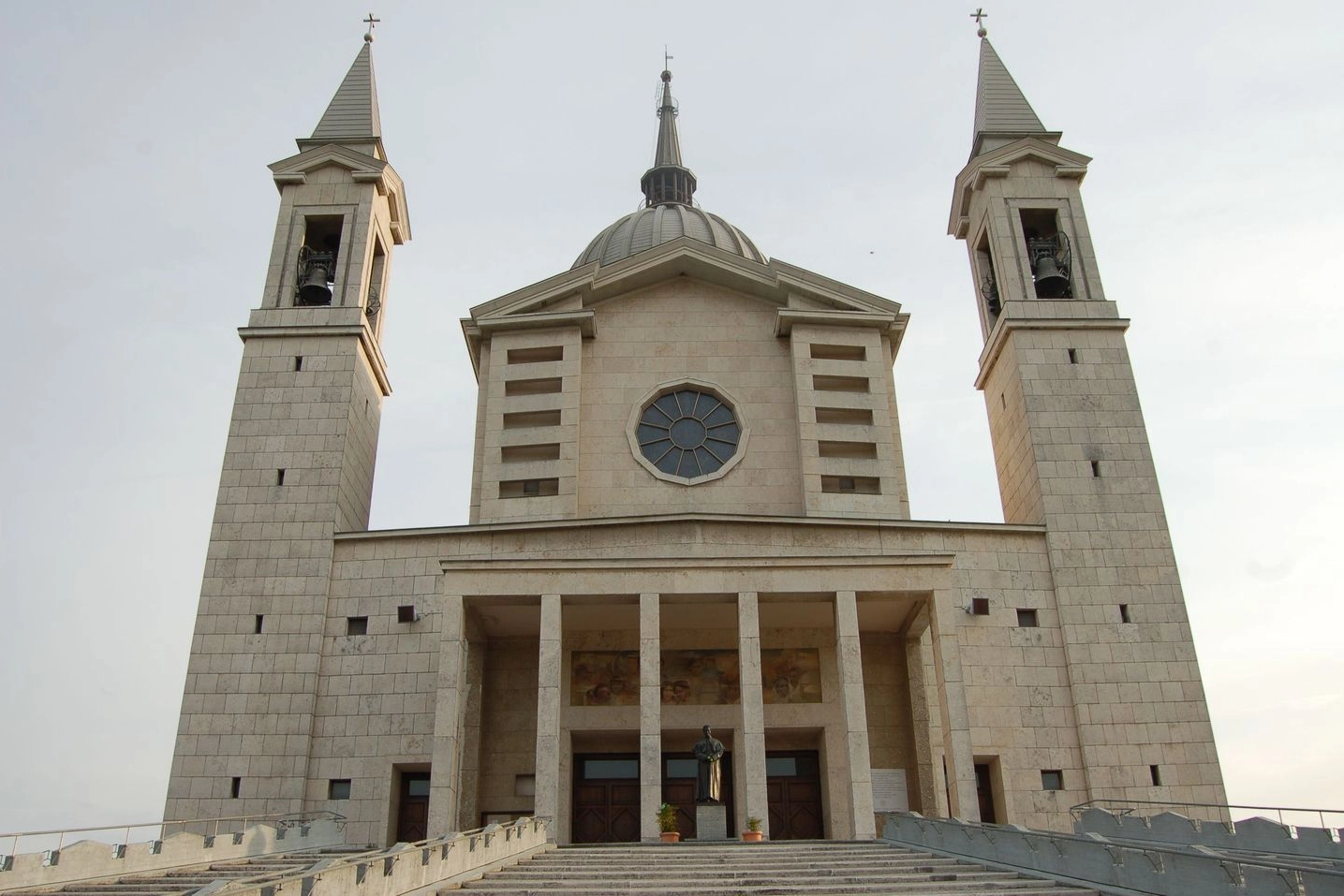 La basilica di Colle Don Bosco, da dove è sparita la reliquia del santo (Ansa)