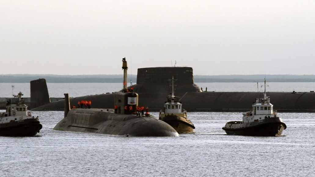 Un sottomarino nel porto di Severodvinsk (Ansa)