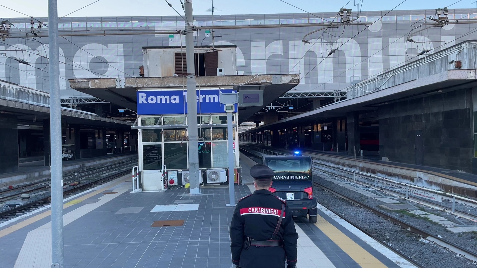 Forze dell'ordine alla stazione Termini di Roma