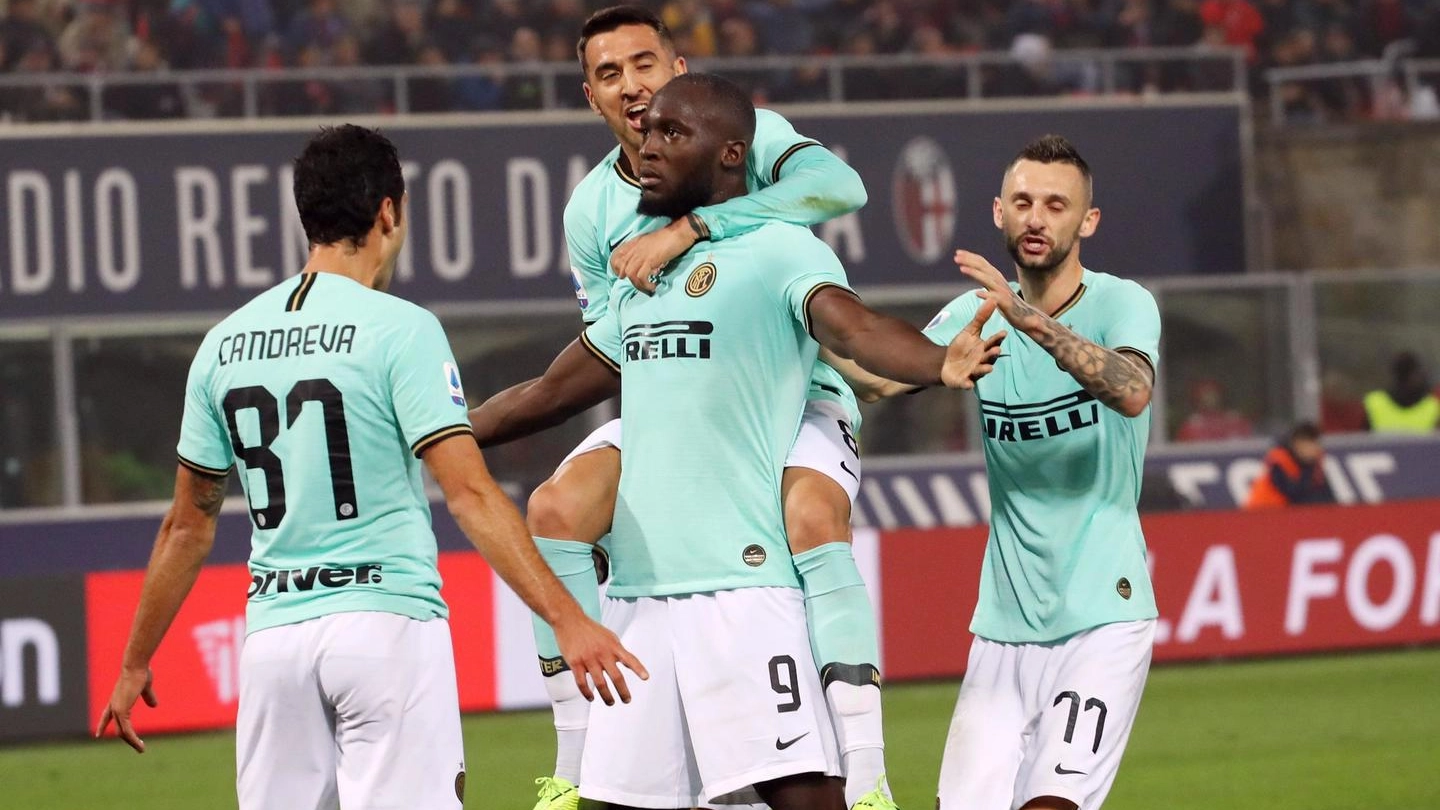 L'Inter esulta per i gol di Lukaku al Bologna (Ansa)
