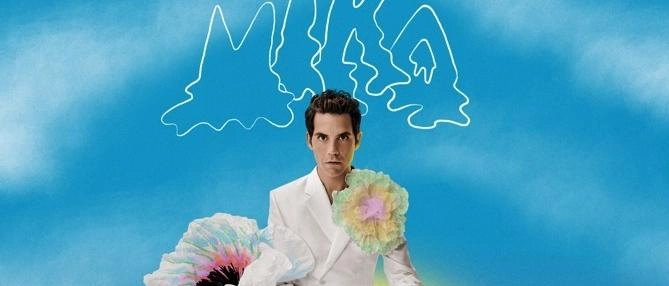Mika presenta il suo nuovo album in francese "Que ta tête fleurisse toujours", ispirato dall'ultimo messaggio di compleanno ricevuto dalla madre. Partirà a marzo il suo Apocalypse Calypso Tour, con un concerto speciale al Lucca Summer Festival il 19 luglio.