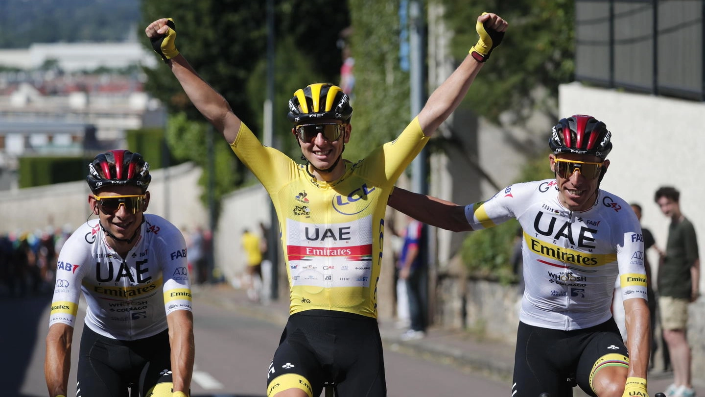 Tadej Pogacar vince il Tour de France 2021 (Ansa)