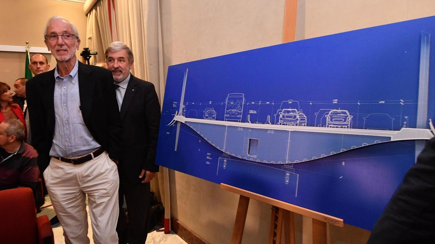 L'archistar Renzo Piano col progetto del ponte e con il  sindaco di Genova Bucci (Ansa)