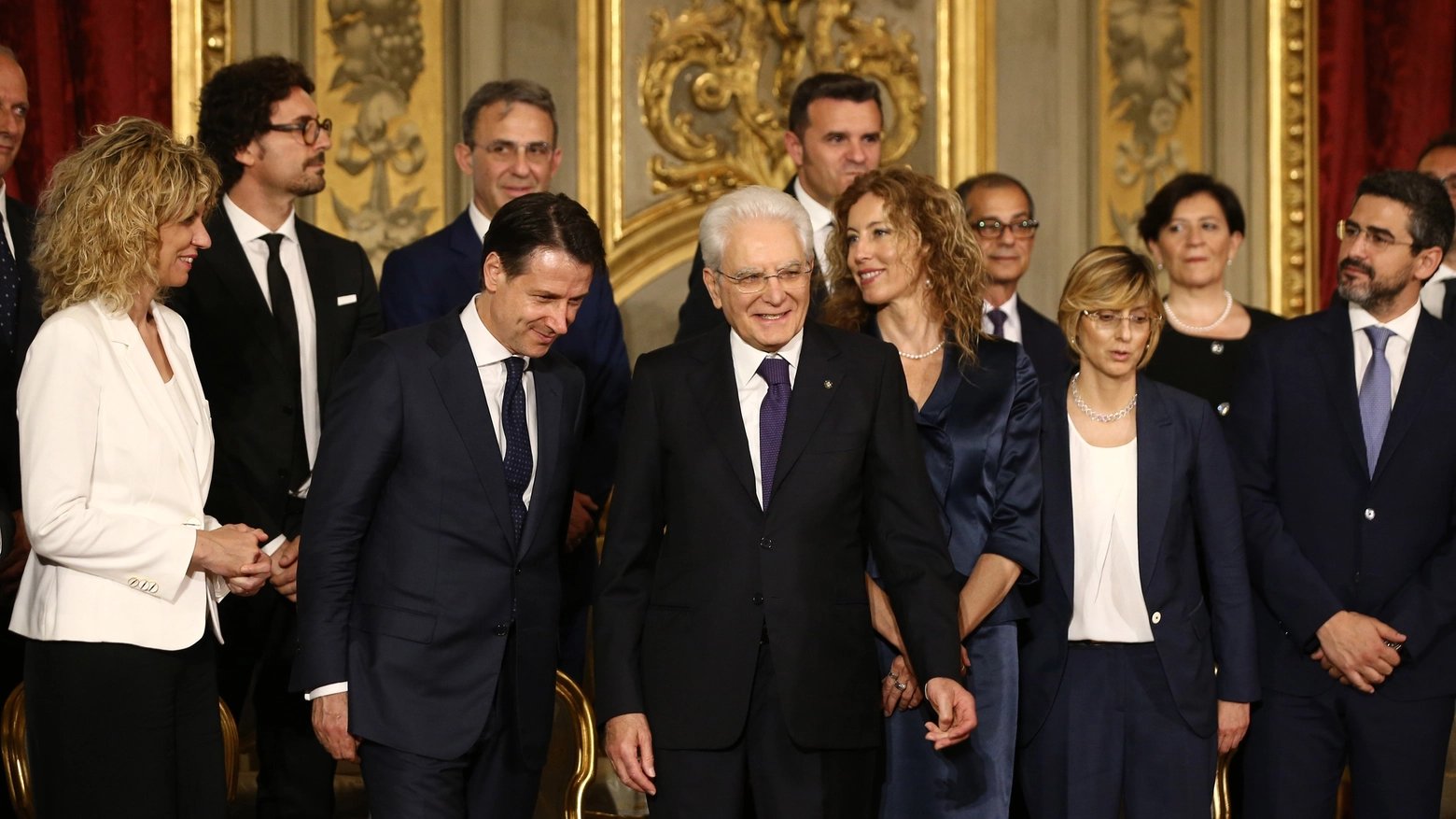 Mattarella e i ministri del governo Conte durante il giuramento (ImagoE)
