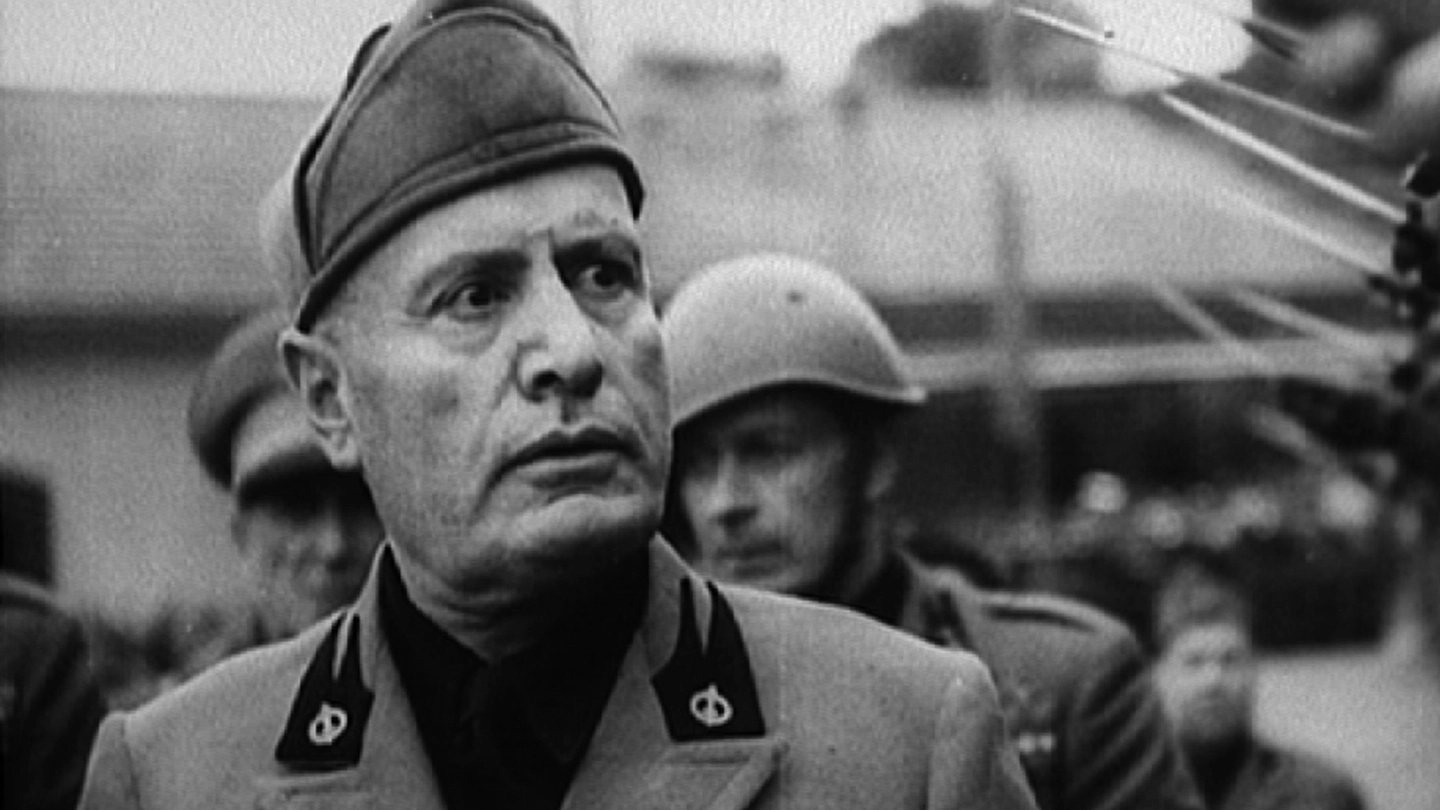 Una delle ultime immagini di Benito Mussolini a Salò