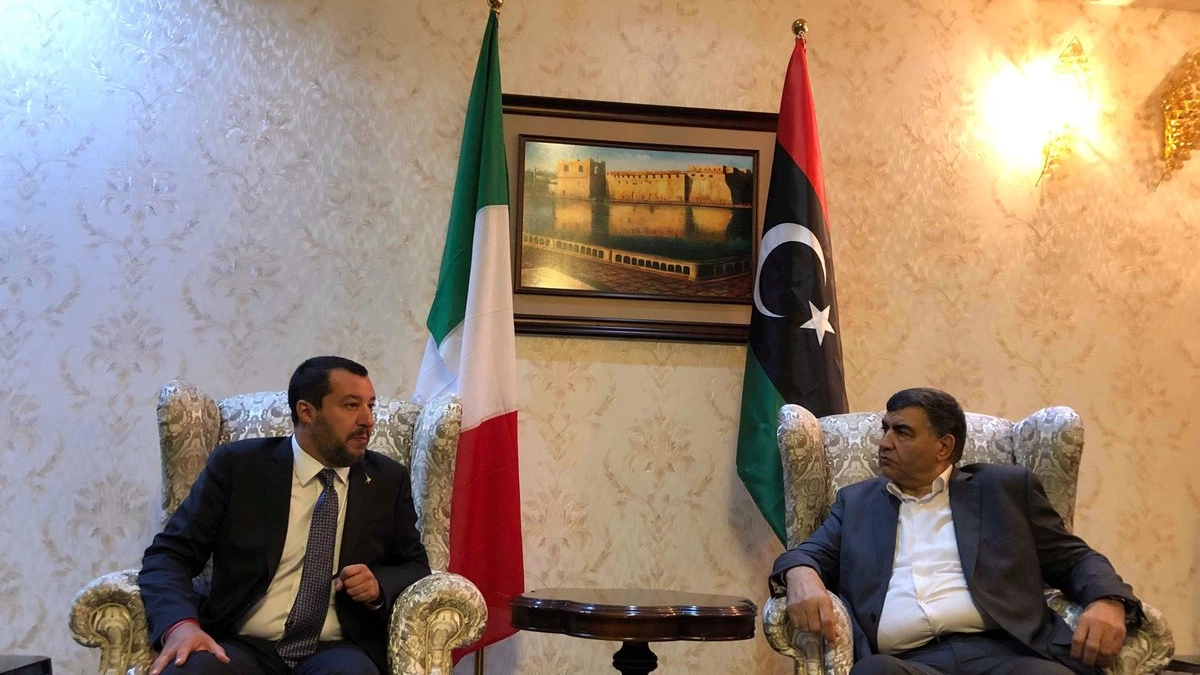 Salvini con il ministro dell'Interno libico Abdulsalam Ashour (Dire)