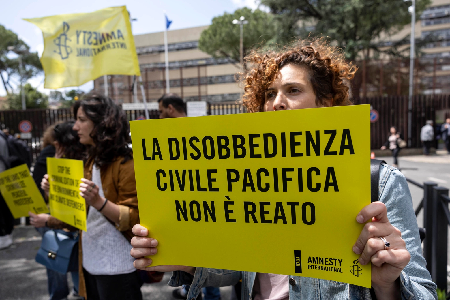 Il sit-in di ultima generazione a piazzale Clodio, in solidarietˆ agli attivisti a processo. Roma 12 maggio 2023ANSA/MASSIMO PERCOSSI
