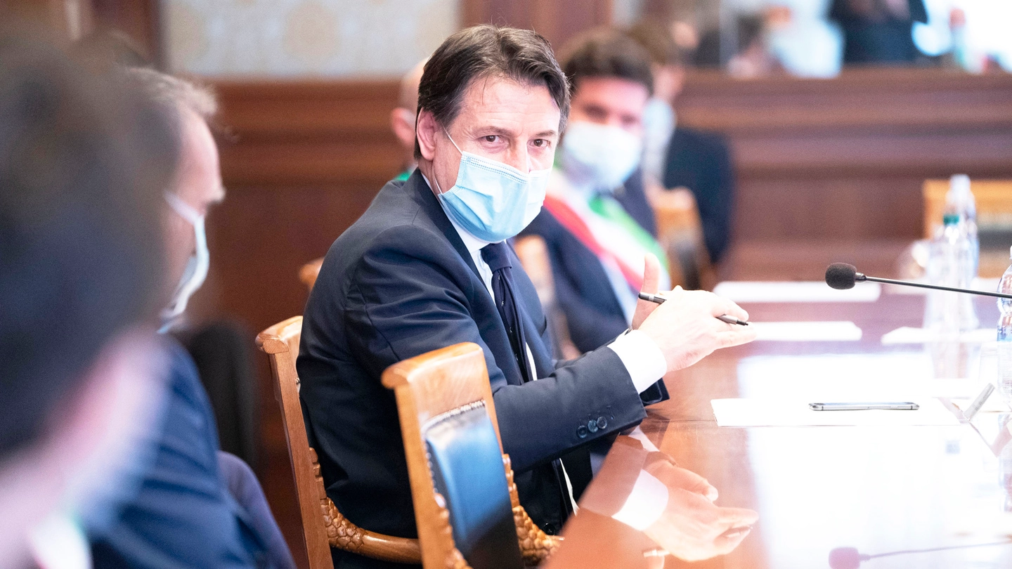 Il presidente del Consiglio Giuseppe Conte: tante polemiche sulla Fase 2