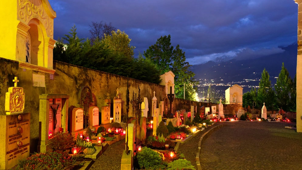 In alcune cittadine del Cile si passa il Capodanno al cimitero - Foto: imageBROKER / Alamy