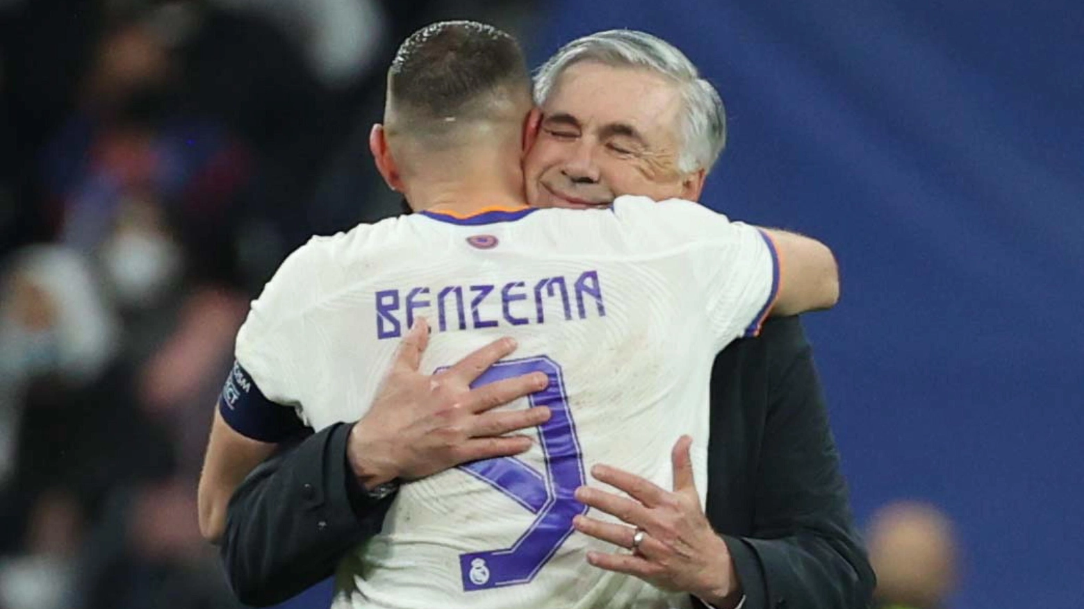 Ancelotti festeggia con Benzema (ANSA)