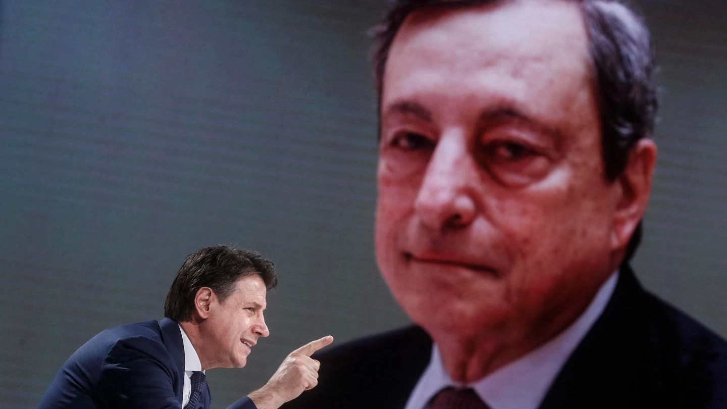 Giuseppe Conte, leader del M5s, e dietro una foto del premier Mario Draghi (Ansa)