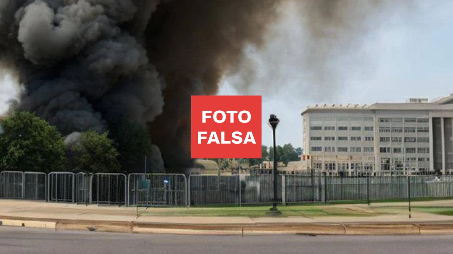 La foto falsa che pretende di raffigurare un'esplosione vicino al Pentagono