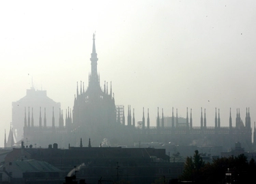 Smog e polveri sottili, da oggi scattano i divieti in Lombardia: dove? Cosa prevede l’esperto di Arpa