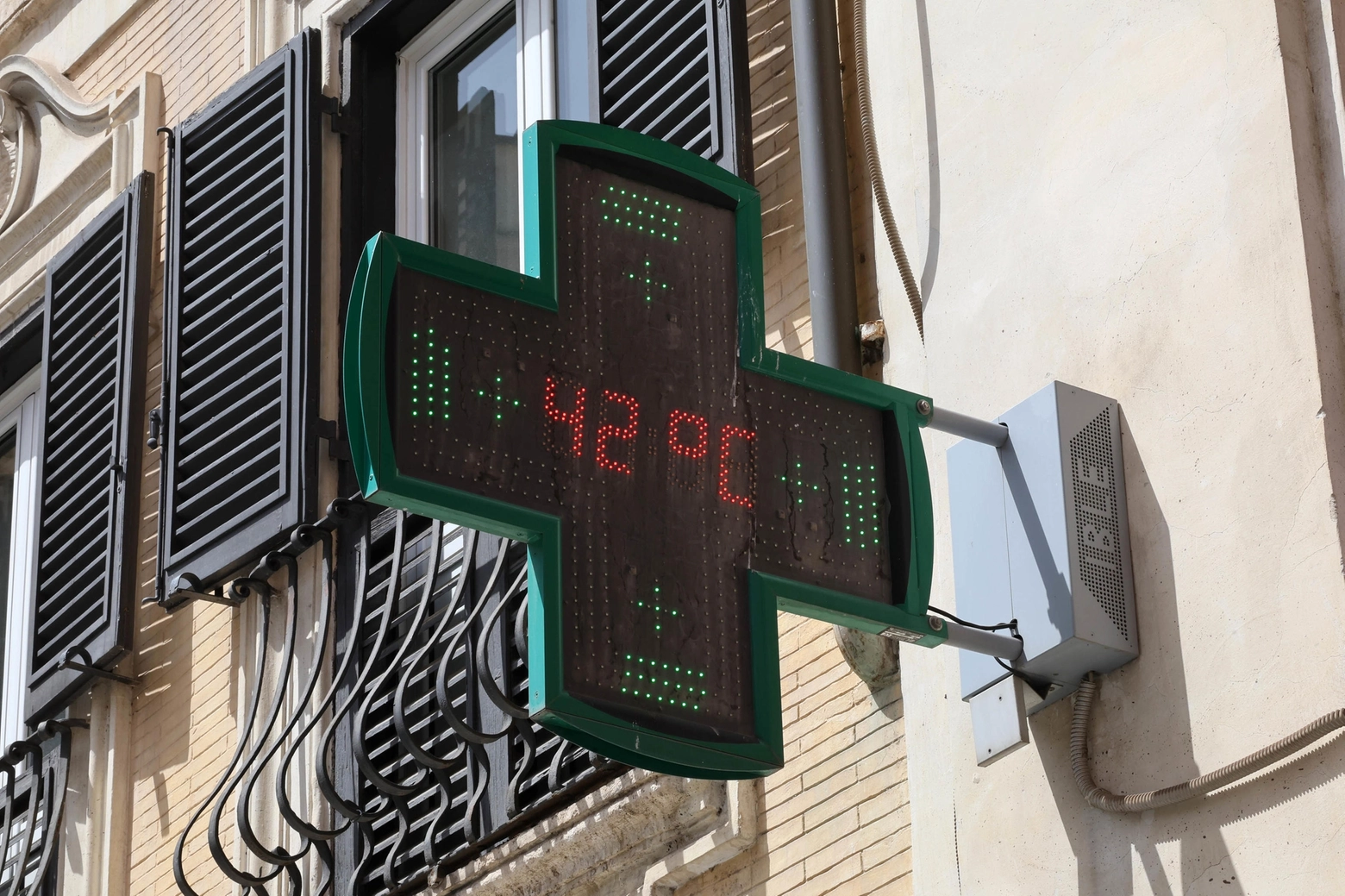 Allarme caldo in molte città italiane (Ansa)