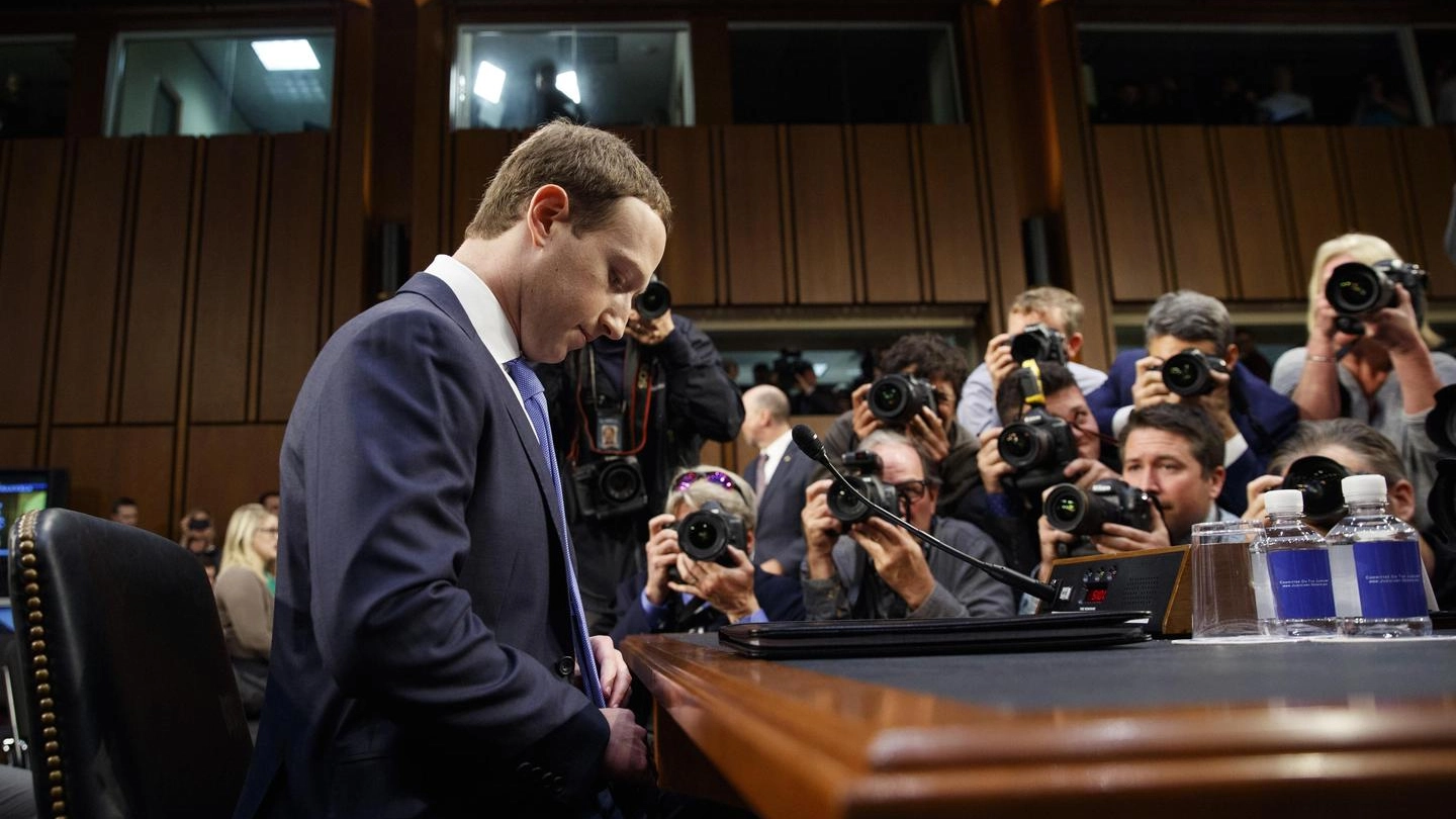 Mark Zuckerberg a Capitol Hill nell'aprile 2018 (Ansa)