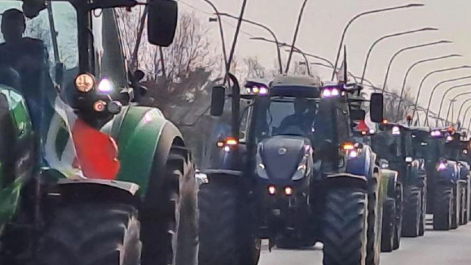 Protesta agricoltori a Udine, sfilano in corteo 70 trattori
