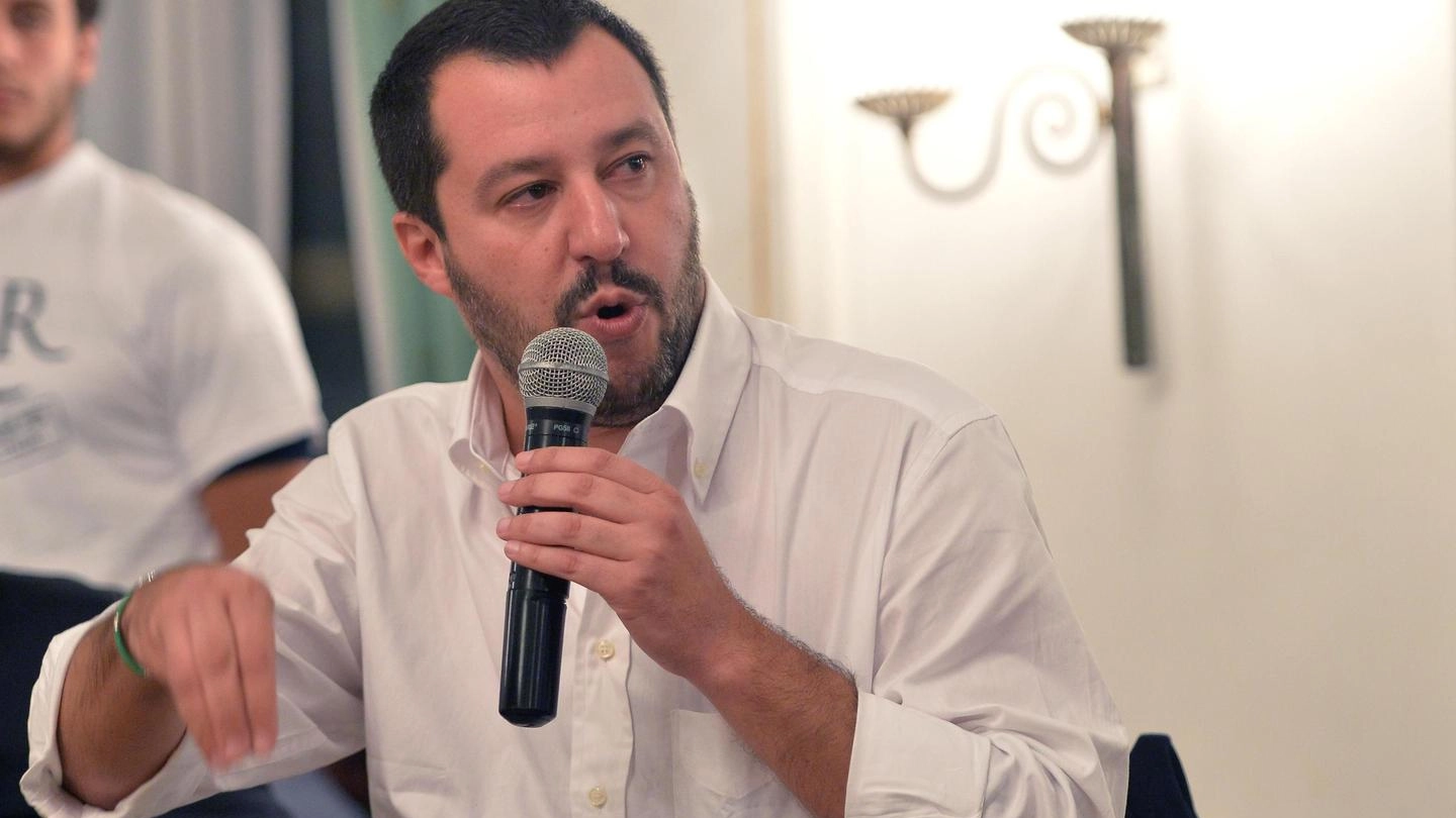 Il leader della lega Matteo Salvini: 'Grande Marine' (Ansa)