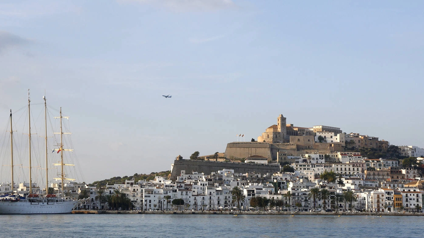 Una veduta di Ibiza, isola delle Baleari (Olycom)