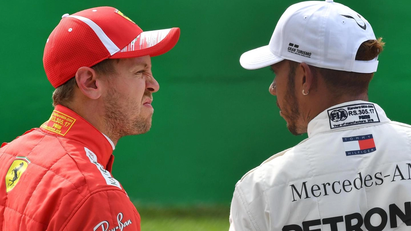 Gp Monza 2018, Vettel guarda Hamilton (Ansa)