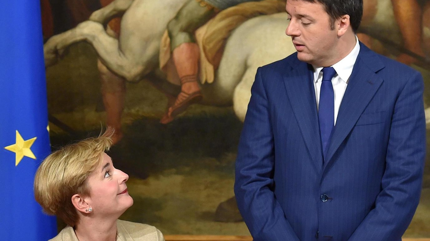 Il premier Matteo Renzi e il ministro Federica Guidi (Ansa)