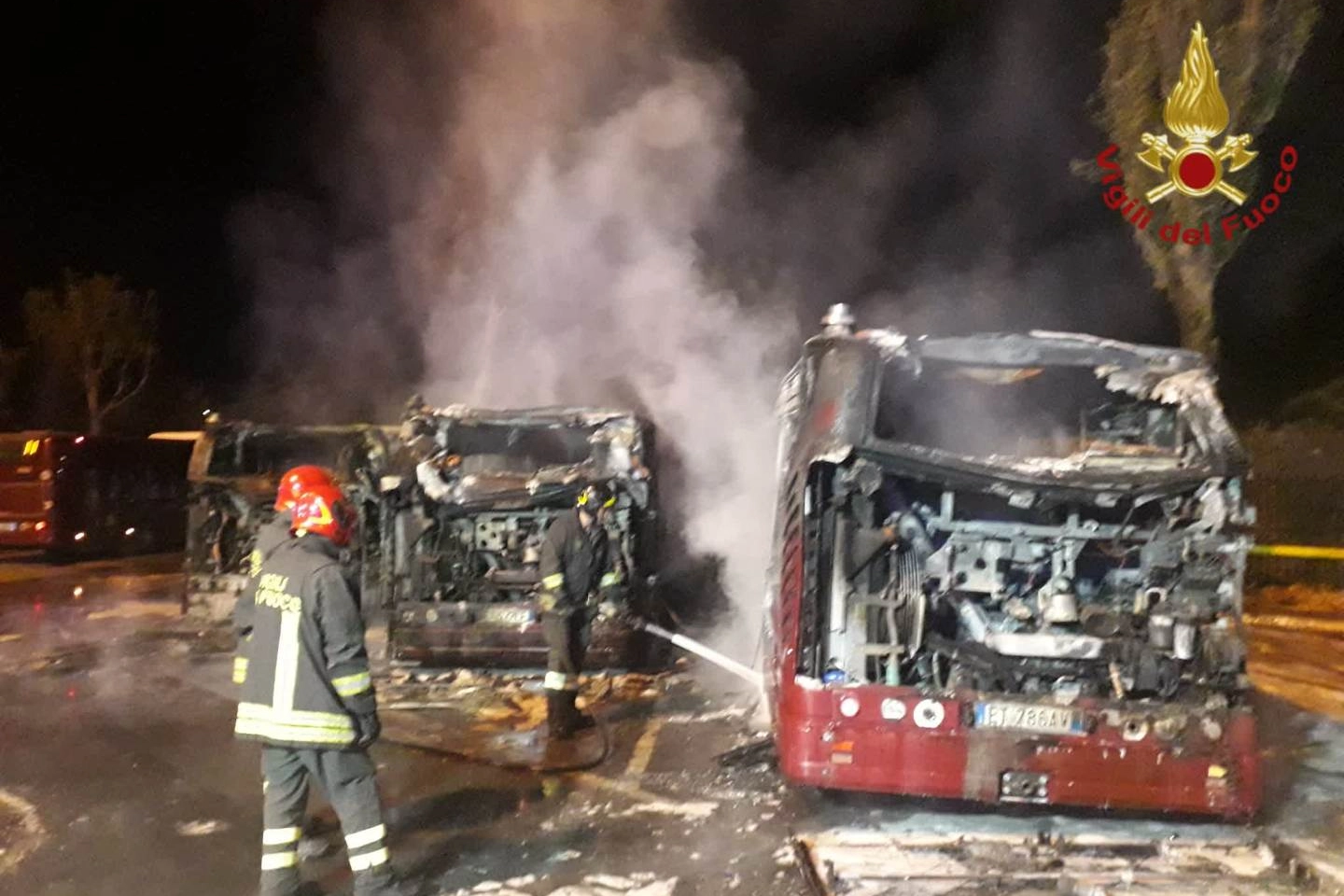 Incendio al deposito Atac di via Grottarossa