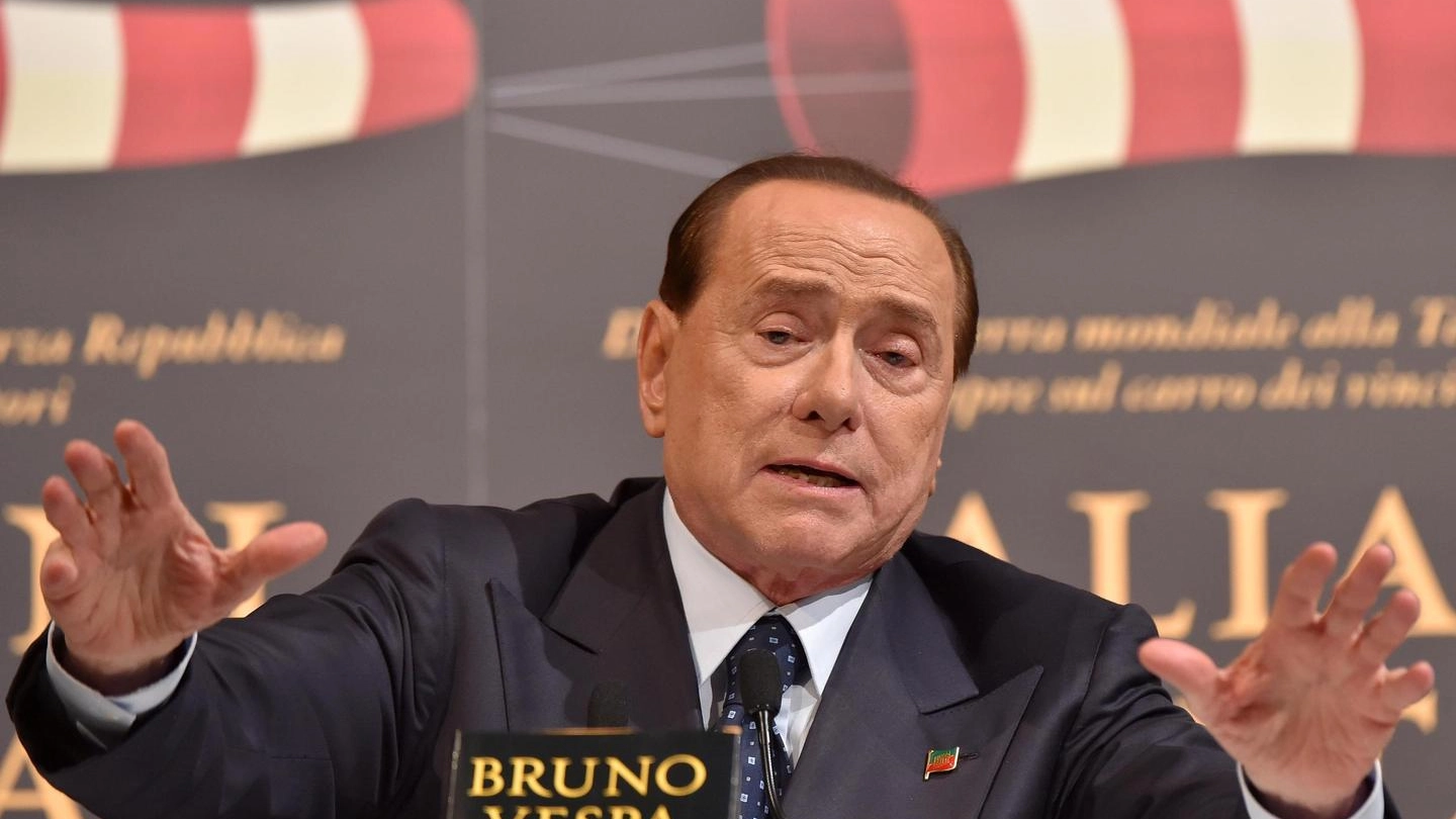 Silvio Berlusconi durante la presentazione del libro di Bruno Vespa (Ansa)