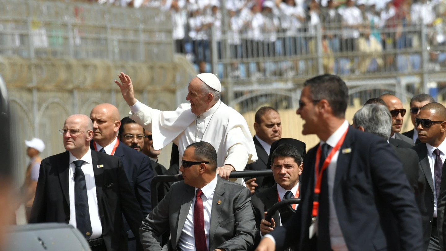 Bagno di folla per Papa Francesco (Afp)