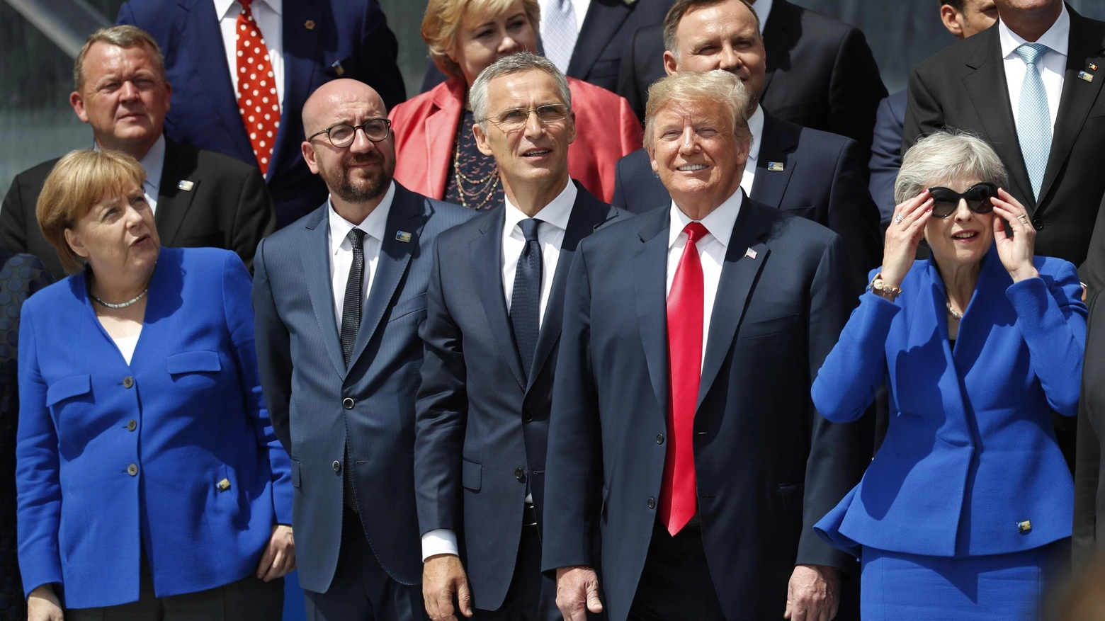Donald Trump al vertice Nato insieme ad Angela Merkel