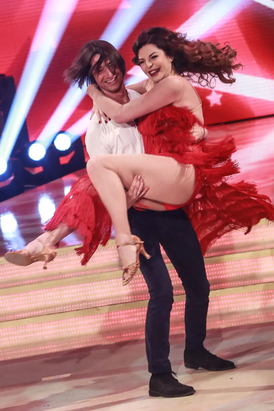 Ballando con le stelle, Parietti furiosa con la Lucarelli. Minacce di querela