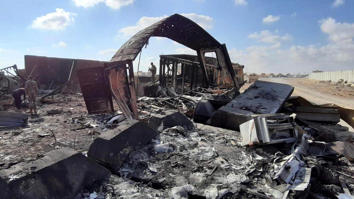 Una base irachena bombardata nei giorni scorsi (Ansa)