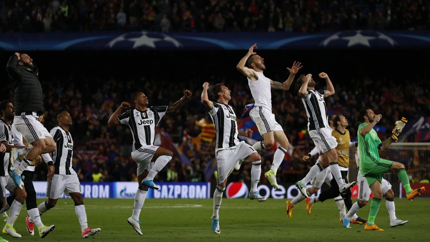 La Juve festeggia la conquista della semifinale di Champions (Afp)