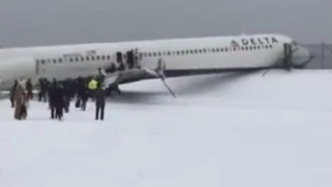 Un Airbus A320 si schianta in atterraggio ad Halifax (da yutube)