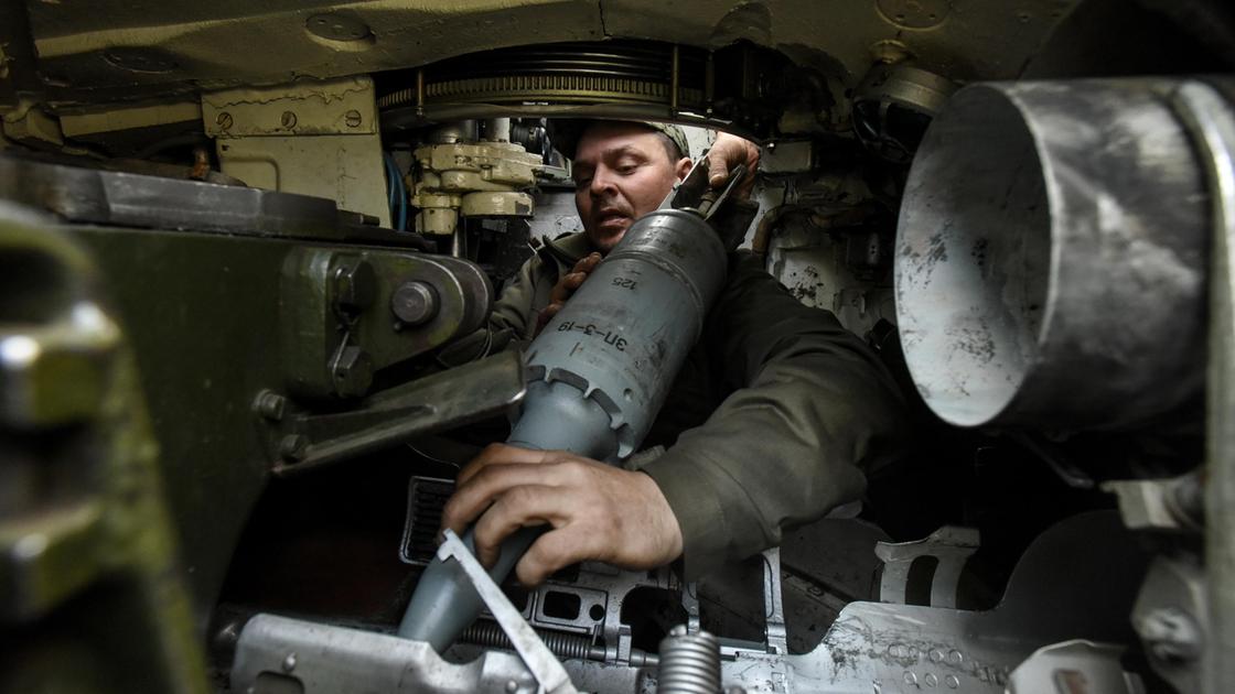 „Wir sind 80 % von Bakhmut“.  Kiew dementiert und fordert „moderne Kampfjets gegen russische Bomben“