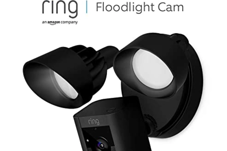 Ring Floodlight Cam su amazon.com
