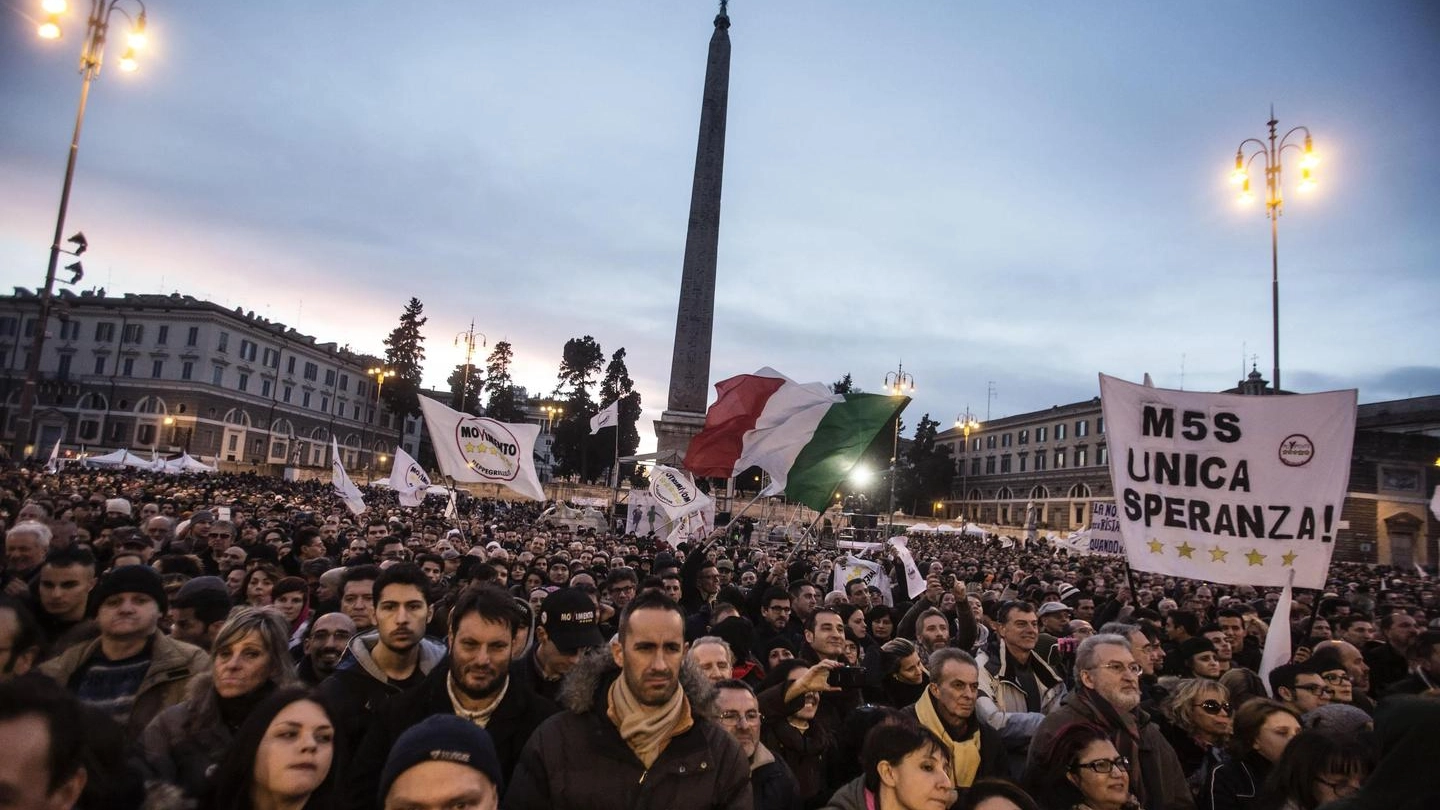La 'Notte dell'Onestà' promossa dal M5S a piazza del Popolo a Roma (Ansa)