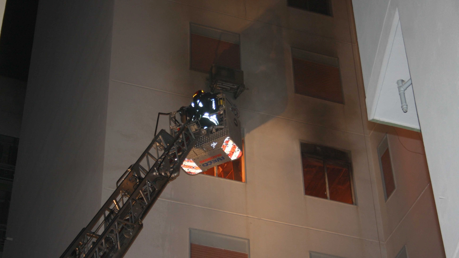 Un incendio in un appartamento (foto di repertorio)