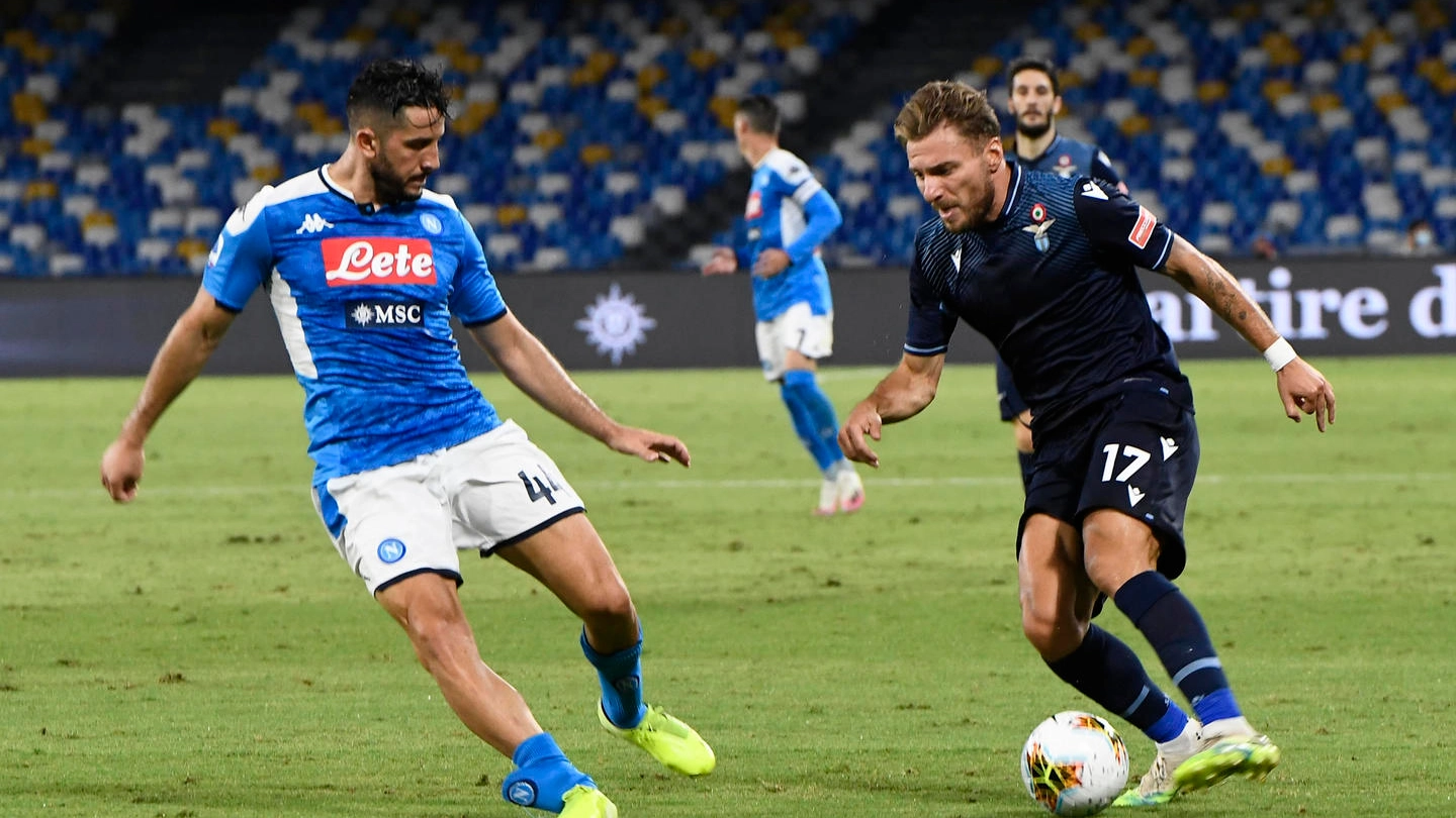 Napoli-Lazio 3-1, Immobile cerca di superare Manolas (Ansa)