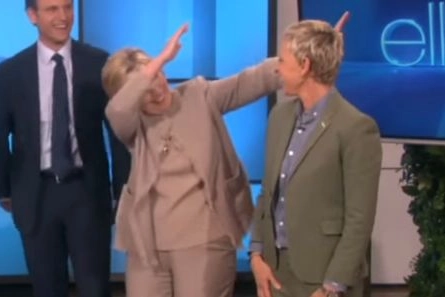 Hillary Clinton fa mossa dab al 'The Ellen DeGeneres Show' (da yotube) 