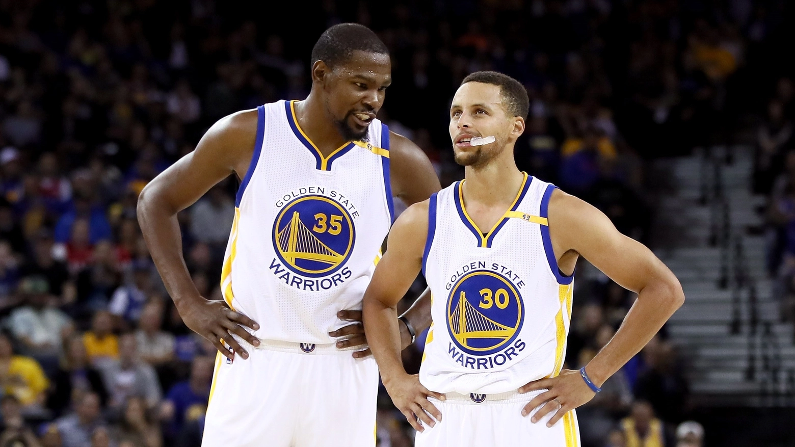 Kevin Durant e Stephen Curry (AFP)