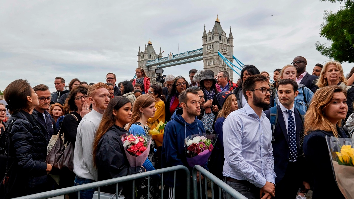 Londra, la veglia di lunedì sera dopo l'attentato (Afp)