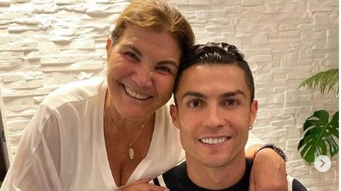 Cristiano Ronaldo con la mamma Dolores (Instagram)
